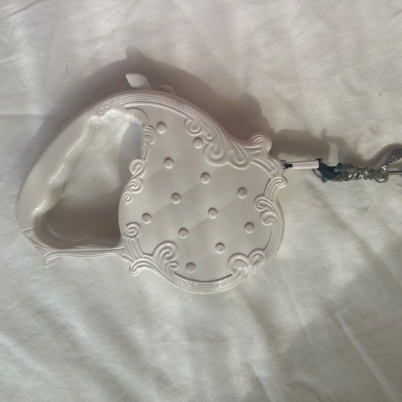 Baroque White Retractable pet dog leash - Picture 2 of 2